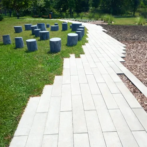 Jak zaplanować trwały taras? Przewodnik po płytach betonowych i ich montażu